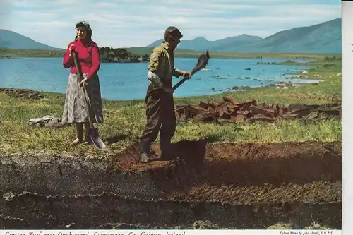 IRL - OUGHTERARD, Connemara, Cutting Turf