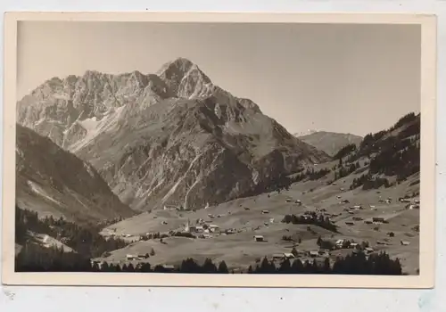 A 6991 HIRSCHEGG / Kleinwalsertal, IDorfansicht mit Widderstein, 1951