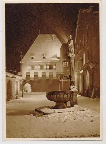 A 6060 HALL in Tirol, Jungfrau Maria Statue im Schnee