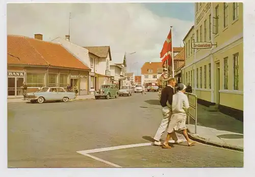 DK 9480 LOKKEN, Gadepartie, Bank, Barber, Restauration, OPEL REKORD, VOLVO, Oldtimer