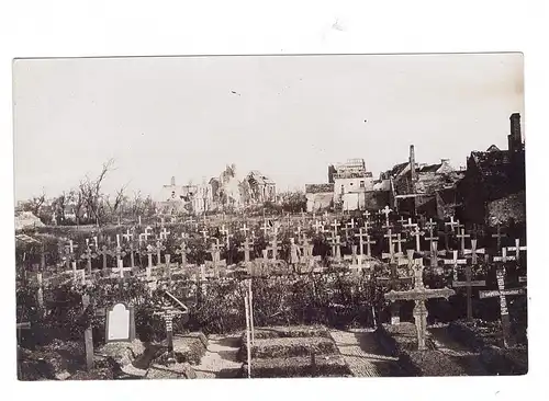 B 8434 MIDDELKERKE - WESTENDE, 1. Weltkrieg, Zerstörungen und Soldatenfriedhof, Photo-AK