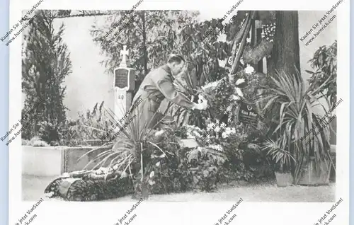 GESCHICHTE - PROPAGANDA III.Reich, Hitler am Grab seiner Eltern in Leonding, Heinrich Hoffmann # 03