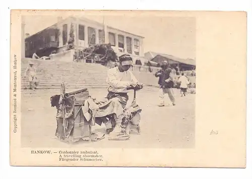 CHINA - WUHAN / HANKOW, traveling shoemaker, Fliegender Schuhmacher