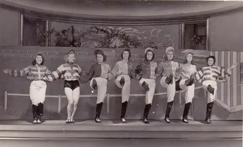 B 2000 ANTWERPEN, Photo-AK, Ballett, weibl. Jockeys