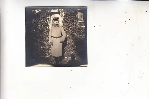 B 6690 VIELSALM, Lautnant Wolf vor der Villa Chez Nous Vielsalm, 1.Weltkrieg, Photo 6,3 x 6,1 cm