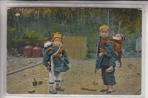 CHINA, Chinesenmädchen mit ihren kleinen Geschwistern, Rhein. Misson, COLOR