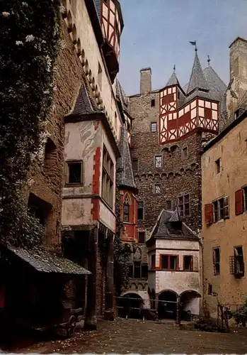 5401 WIERSCHEM, Burg Eltz, Burghof