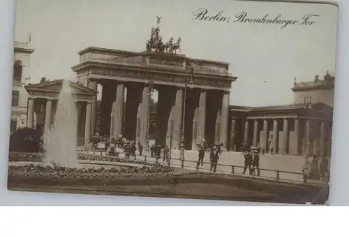 1000 BERLIN, BRANDENBURGER TOR, Pariser Platz, Springbrunnen, 1925