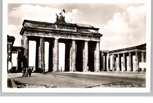 1000 BERLIN, BRANDENBURGER TOR, Kriegsschäden, Russische Fahne