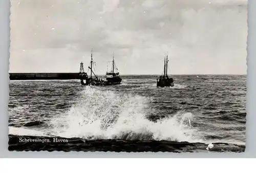BERUFE - FISCHFANG, Fischerboote im Hafen von Scheveningen, 1959