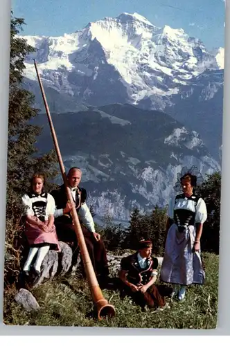 TRACHTEN - Schweizer Trachtengruppe mit Alphorn