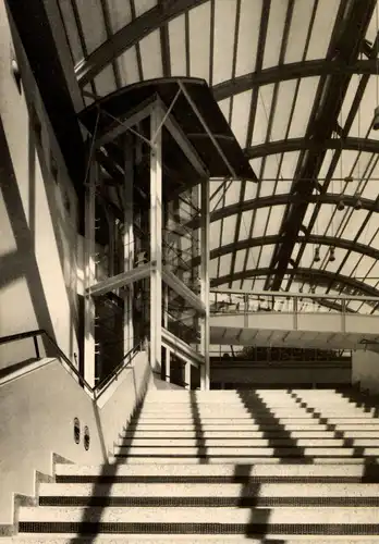 8500 NÜRNBERG, Germanische Nationalmuseum, Blick zum Aufzug in der Eingangshalle