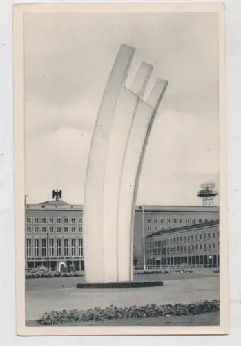 1000 BERLIN - TEMPELHOF, Luftbrückendenkmal am Flughafen Tempelhof, Reichsadler auf dem Hauptgebäide