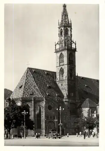 I 39100 BOZEN, Pfarrkirche, Oldtimer