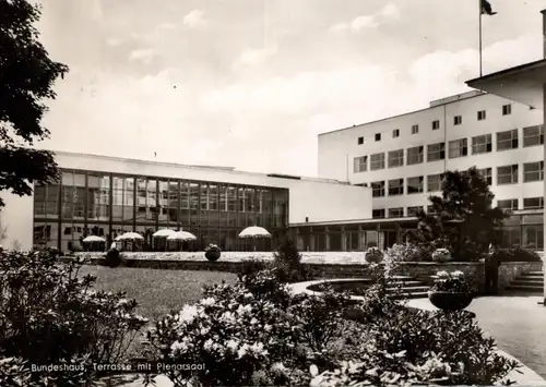 5300 BONN - GRONAU, Bundeshaus , Terrasse mit Plenarsaal, 1954