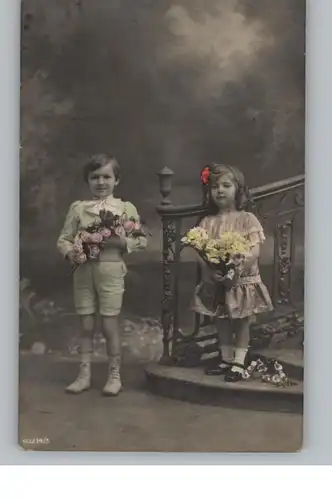 KINDER - Kinderpaar mit Blumen / Children with flowers