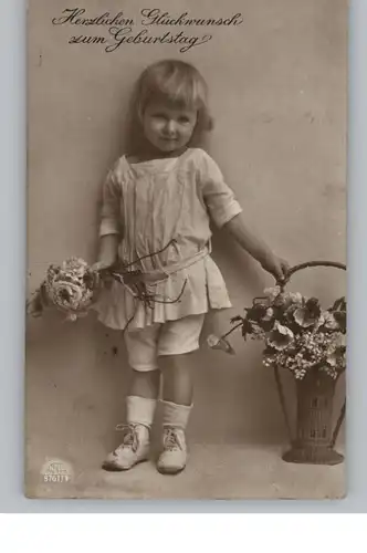 KINDER - Mädchen mit Blumen / Girl with flowers
