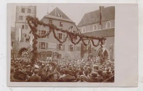 F 68150 RIBEAUVILLE / RAPPOLTSWEILER, Photo-AK, grosse Feier vor der Bäckerei Lucien Foehrenbacher