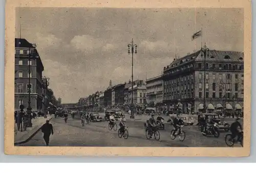 1000 BERLIN, Unter den Linden mit Hotel Adlon, belebte Szene