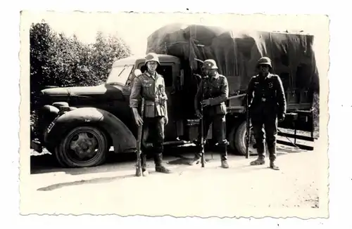 ESTLAND / EESTI - PERNAU / PÄRNU, Deutsche Soldaten Juli 1941, Kleinphoto 9 x 6 cm