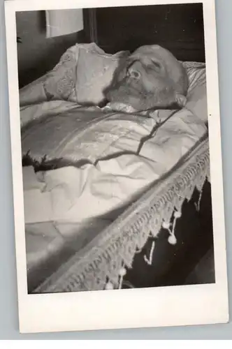 TOD / DEATH, aufgebahrte Leiche eines alten Mannes, Photo-AK