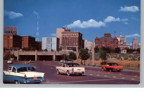 USA - TEXAS - DALLAS, Three street approach to downtown Dallas, US Cars