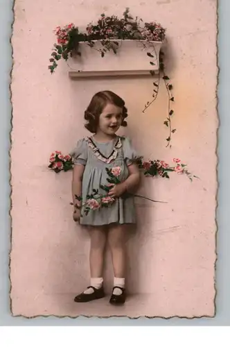 KINDER - Mädchen mit Blumen