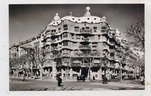 E 08000 BARCELONA, La Pedrera (Gaudi), Police man