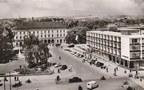 7410 REUTLINGEN, Bahnhof und Parkhotel, Oldtimer