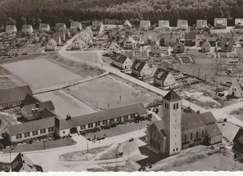 5760 ARNSBERG - NEHEIM-HÜSTEN - BERGHEIM, Josefskirche und Schule, Luftaufnahme