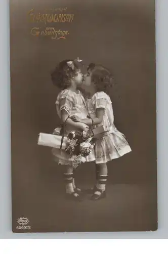 KINDER - Zwei küssende Mädchen, kissing girls, 1905