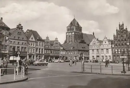 0-2200 GREIFSWALD, Platz der Freundschaft, VW-Käfer, WARTBURG