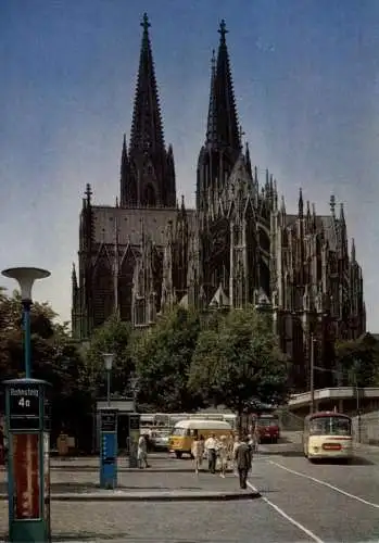 5000  KÖLN, KÖLNER DOM, Omnibusbahnhof an der Ostseite des Domes