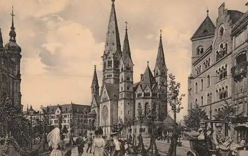 1000 BERLIN, Berliner Leben an der Kaiser Wilhelm Gedächtnis Kirche, Festschmuck