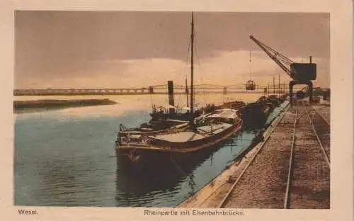 BINNENSCHIFFE - RHEIN, Frachtschiffe am Weseler Hafen