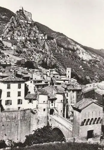 F 04320 ENTREVAUX, Panorama