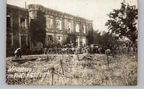 [Ansichtskarte] MILITÄR - 1.Weltkrieg, Feldgottesdienst vor einer Ruine, Juli 1918, Photo-AK. 