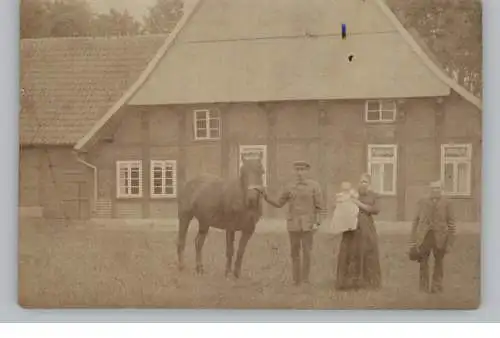 [Ansichtskarte] 4830 GÜTERSLOH - NIEHORST. Photo-AK, Bauerngehöft mit Familie, Hinrich und Anna, 1914, Landpoststempel Nienhorst. 