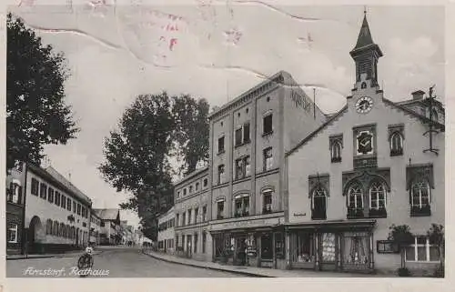 [Ansichtskarte] 8382 ARNSTORF, Rathaus, Modewaren Ebert, Strassenpartie 1947, Amerikanische Zivilzensur, AK nach Umgarn. 