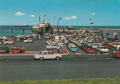 [Ansichtskarte] 2190 CUXHAVEN, Fähranleger ELBE - Fähre, Oldtimer - MERCEDES - BENZ, VW - Käfer, FORD CAPRI... 