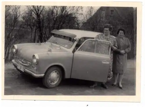 [Ansichtskarte] AUTOMOBIL - SACHSENRING TRABANT mit Sonnenblende, Deutschlandstreffen 1966, Photo 10,5 x 7,5 cm. 