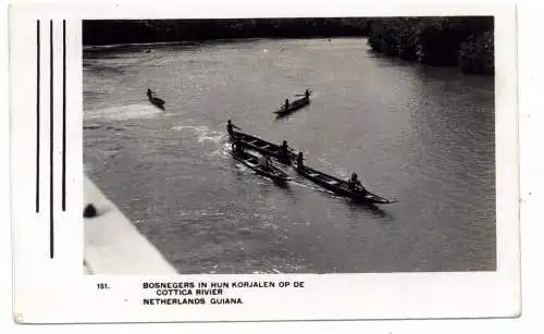 [Ansichtskarte] SURINAME / SURINAM / NIEDERLÄNDISCH GUYANA - Bosnegers in hun korjalen op de Cottica River. 