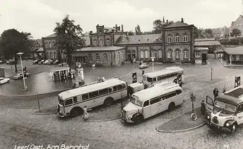 [Ansichtskarte] 2950 LEER, Am Bahnhof, Omnibus - Bahnhof. 