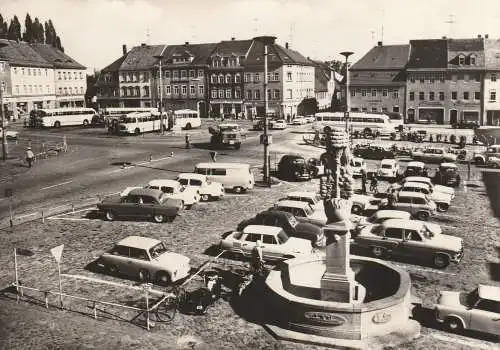 [Ansichtskarte] 0-8500 BISCHOFSWERDA, Marktplatz, Oldtimer, TRABANT, SKODA, WOLGA.... 