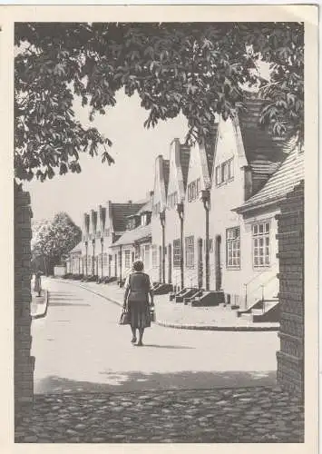 [Ansichtskarte] 1000 BERLIN - STAAKEN, Kirchplatz. 