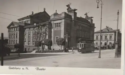 [Ansichtskarte] BÖHMEN & MÄHREN - GABLONZ / JABLONEC, Theater, Strassenbahn, 1936. 