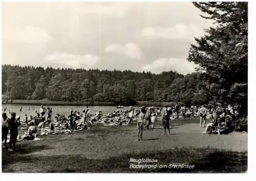 [Ansichtskarte] 0-1431 NEUGLOBSOW, Badestrand am Stechlinsee, 1967. 