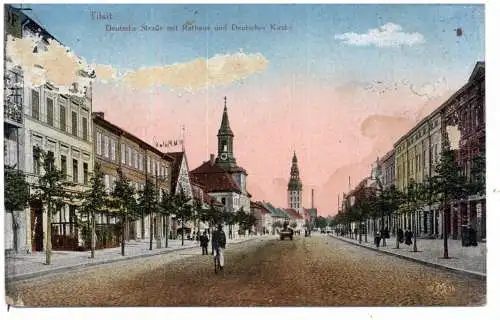 [Ansichtskarte] OSTPREUSSEN - TILSIT / SOWETSK, Deutsche Strasse, rathaus, Kirche, Klebereste auf der Bildseite. 