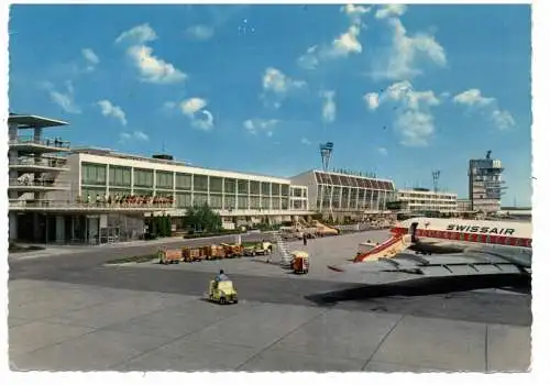 [Ansichtskarte] FLUGHAFEN / AIRPORT - WIEN - SCHWECHAT, Vorfeld, SWISSAIR - Maschine, 1965. 