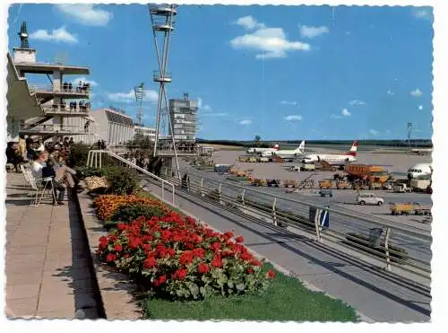 [Ansichtskarte] FLUGHAFEN / AIRPORT - WIEN - SCHWECHAT, Vorfeld, Düsenmaschinen, SHELL - Tankwagen, 1970. 